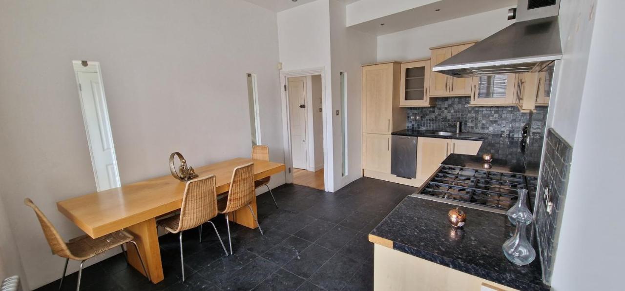 Action Packed Local 3Br 1 Mins Walk To Everything Apartment ลอนดอน ภายนอก รูปภาพ