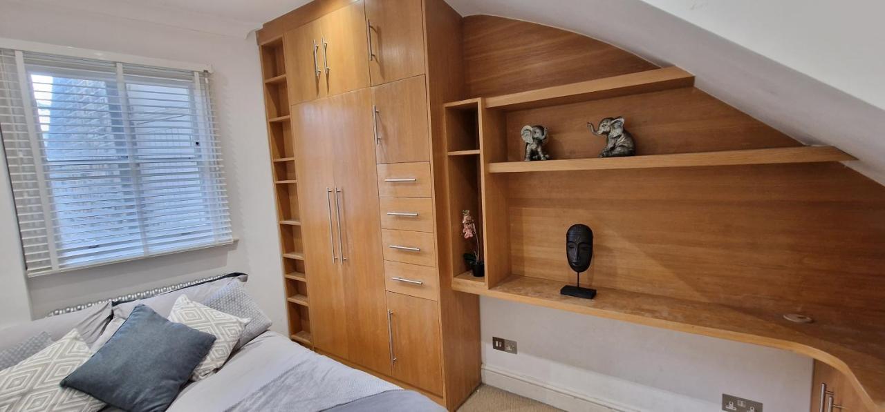 Action Packed Local 3Br 1 Mins Walk To Everything Apartment ลอนดอน ภายนอก รูปภาพ